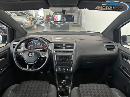 VOLKSWAGEN-FOX-2016