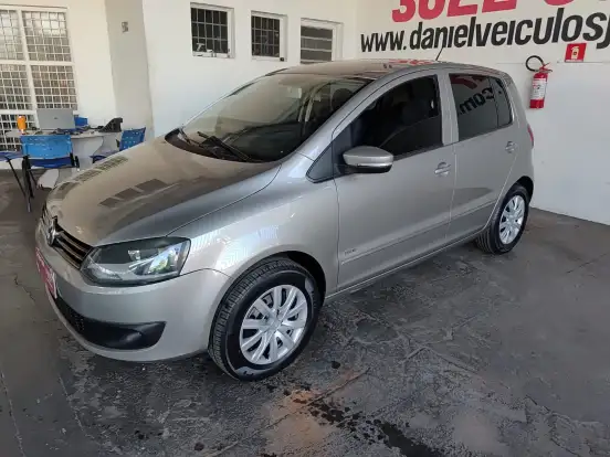 VOLKSWAGEN-FOX-2010