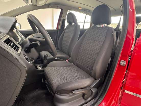 VOLKSWAGEN-FOX-2016