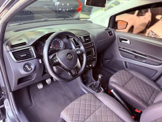 VOLKSWAGEN-FOX-1.6 MSI HIGHLINE 16V FLEX 4P MANUAL VOLKSWAGEN-FOX-2015