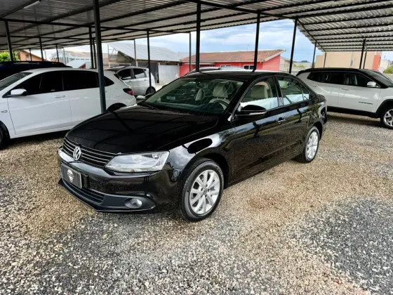 VOLKSWAGEN JETTA 2.0 COMFORTLINE FLEX 4P TIPTRONIC