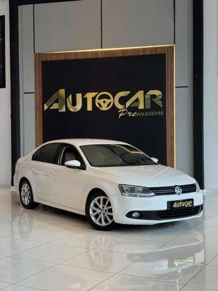 VOLKSWAGEN-JETTA-2013