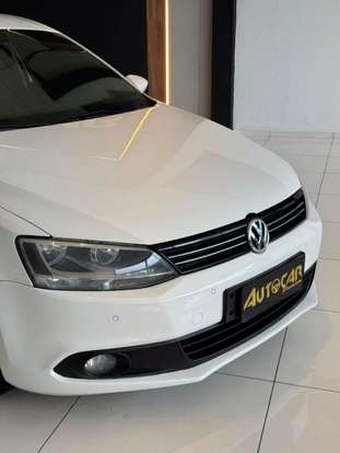 VOLKSWAGEN-JETTA-2013