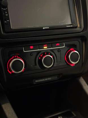 VOLKSWAGEN-JETTA-2013