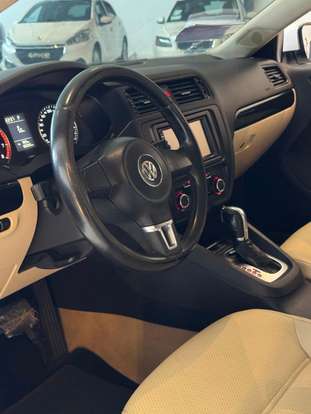 VOLKSWAGEN-JETTA-2013