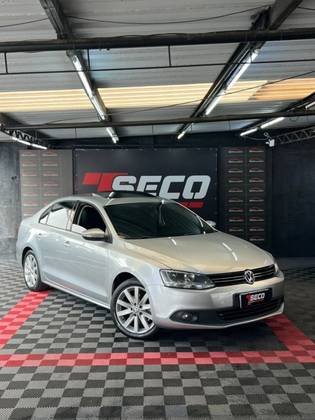 VOLKSWAGEN JETTA 2.0 COMFORTLINE FLEX 4P TIPTRONIC