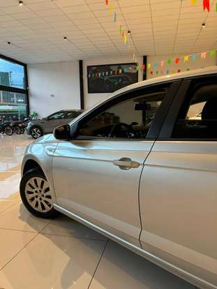 VOLKSWAGEN-POLO-2019