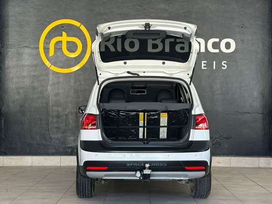VOLKSWAGEN-SPACE CROSS-2013
