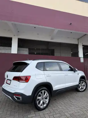 VOLKSWAGEN-TAOS-2022