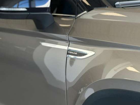 VOLKSWAGEN-TAOS-2024