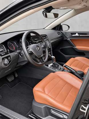 VOLKSWAGEN-GOLF-2016