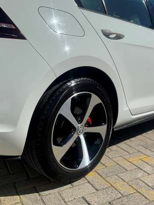 VOLKSWAGEN-GOLF-2014