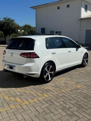 VOLKSWAGEN-GOLF-2014