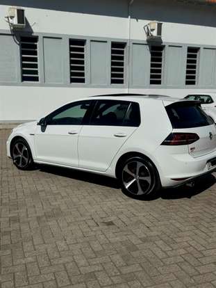VOLKSWAGEN-GOLF-2014
