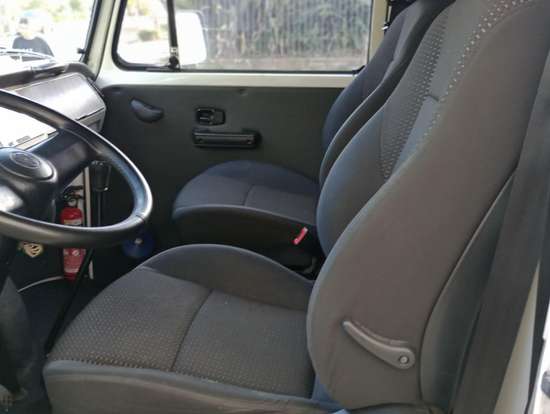 VOLKSWAGEN-KOMBI-2011