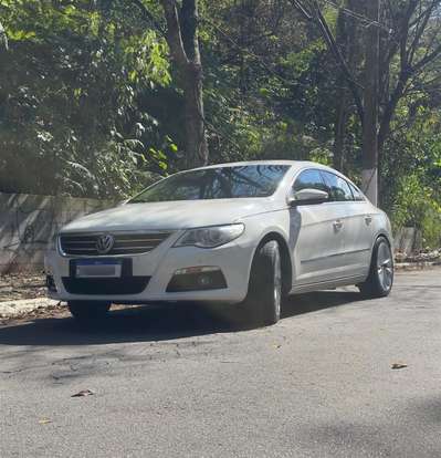 VOLKSWAGEN-PASSAT-2010