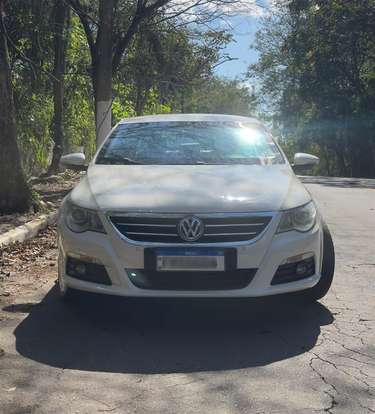 VOLKSWAGEN-PASSAT-2010