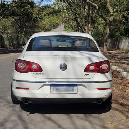 VOLKSWAGEN-PASSAT-2010