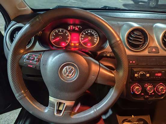 VOLKSWAGEN-SAVEIRO-2011