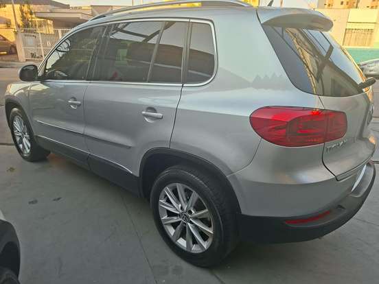 VOLKSWAGEN-TIGUAN-2012