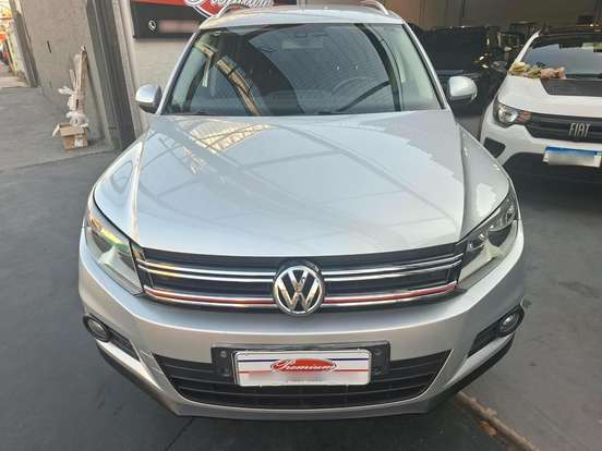VOLKSWAGEN-TIGUAN-2012