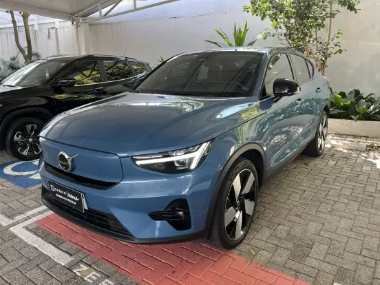 VOLVO-C40-2023