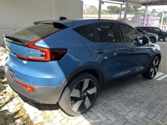 VOLVO-C40-2023