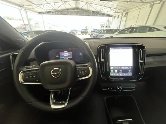 VOLVO-C40-2023