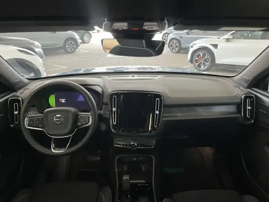VOLVO-C40-2023