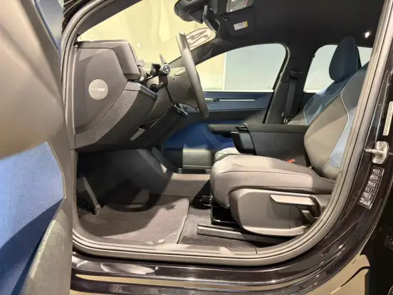 VOLVO-EX30-2024