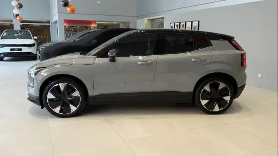 VOLVO-EX30-2024