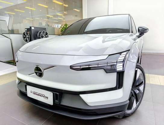 VOLVO-EX30-2024