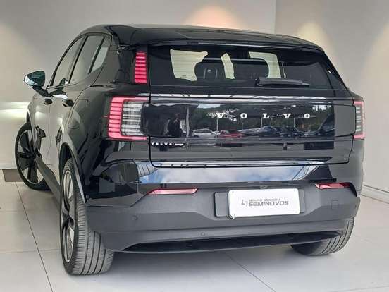 VOLVO-EX30-2024