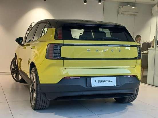 VOLVO-EX30-2024