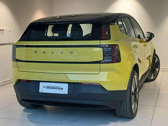 VOLVO-EX30-2024
