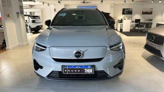 VOLVO-EX40-2025