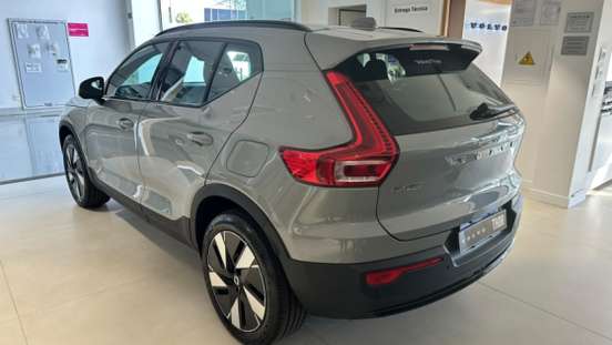 VOLVO-EX40-2025