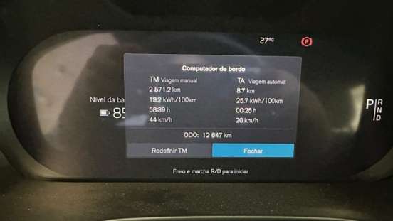 VOLVO-EX40-2025