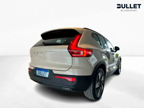 VOLVO-EX40-2025