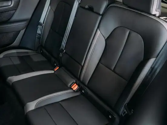VOLVO-EX40-2025