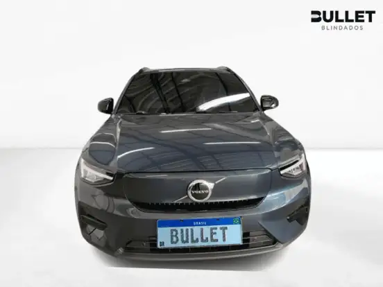 VOLVO-EX40-2025