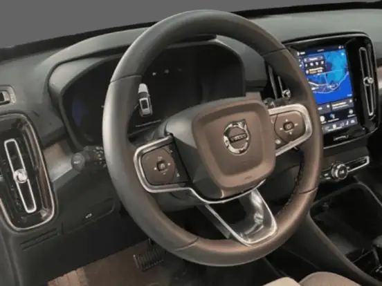 VOLVO-EX40-2025