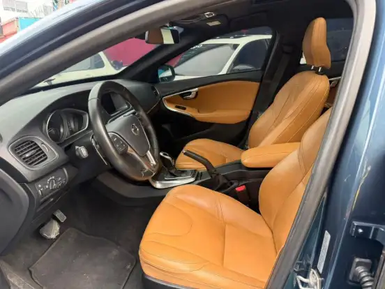 VOLVO-V40-2.0 T4 CROSS COUNTRY GASOLINA 4P AUTOMÁTICO VOLVO-V40-2017
