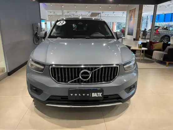 VOLVO-XC40-2021