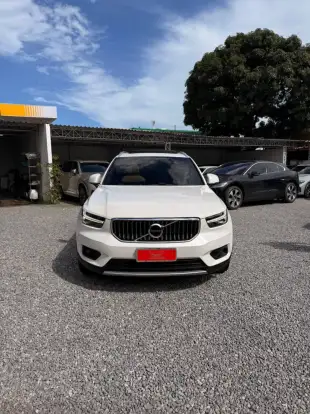 VOLVO-XC40-2021