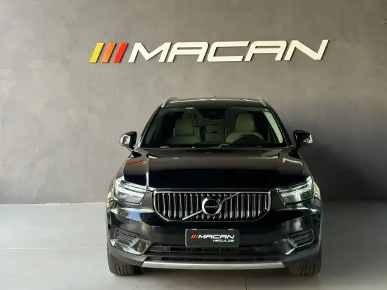 VOLVO-XC40-2021