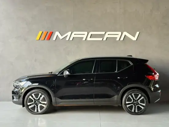 VOLVO-XC40-2021