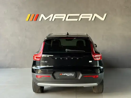 VOLVO-XC40-2021