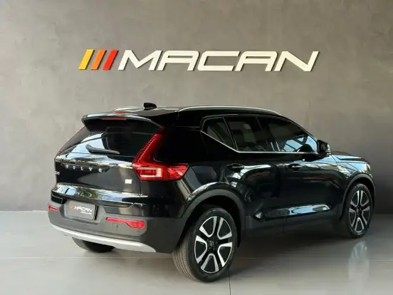 VOLVO-XC40-2021