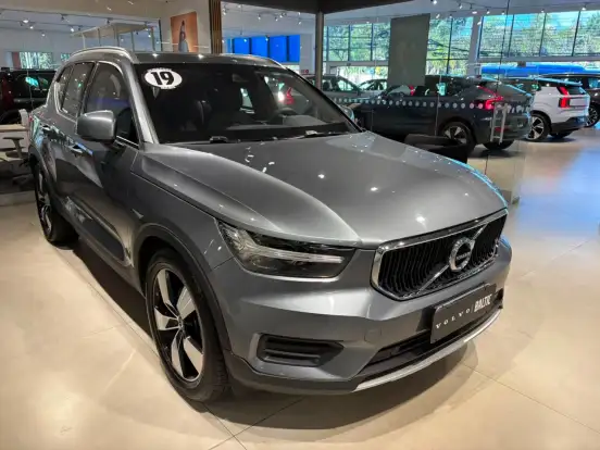 VOLVO-XC40-2019
